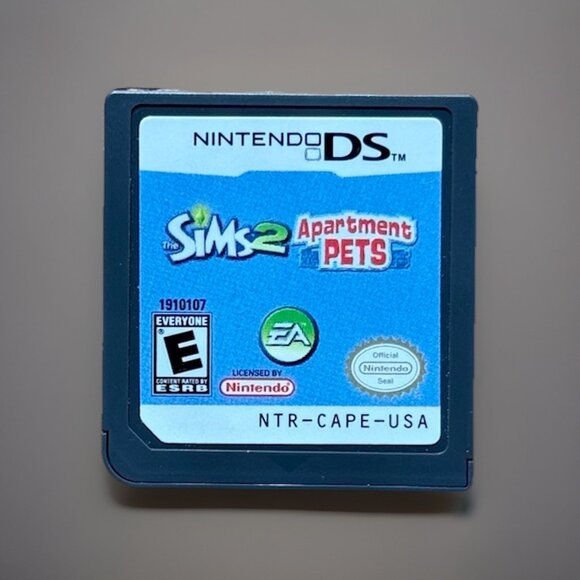 The Sims 2 Apartment Pets Nintendo DS Complete In Box CIB Manual TESTED WORKING - Picture 3 of 8